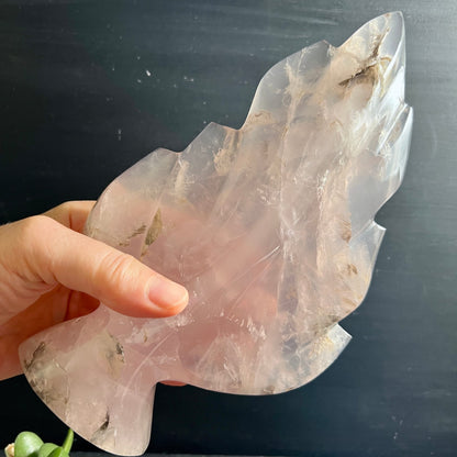 Rosenquarz Blatt | Rückseite mit Einschlüssen | braune Mineralien | transparent | Madagaskar | Happy Minerals