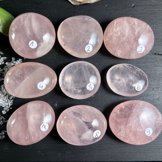 Rosenquarz Handschmeichler Madagaskar | 9 Varianten | zartrosa Kristalle | Übersicht | Happy Minerals