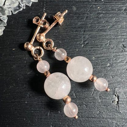 Rosenquarz | Ohrstecker | Madagaskar | rosévergoldet | Kugeln | zart rosa | Happy Minerals