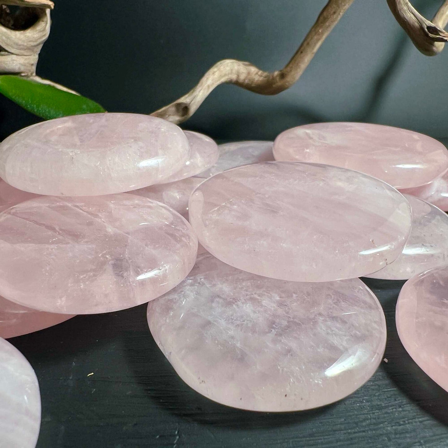 Rosenquarz Palmstones Seitenansicht