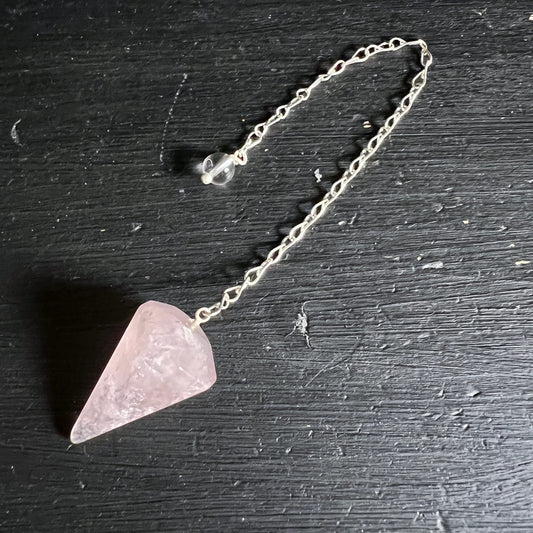 Rosenquarz | Pendel | Madagaskar | zartrosa | Kette | Spitzform | Happy Minerals | Energiearbeit