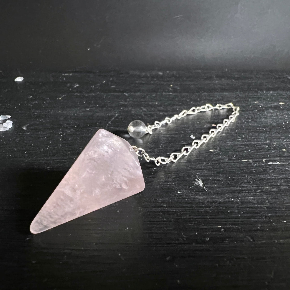 Rosenquarz-Pendel | rosa | facettiert | Silberkette | Bergkristall-Perle | Happy Minerals | Nahaufnahme