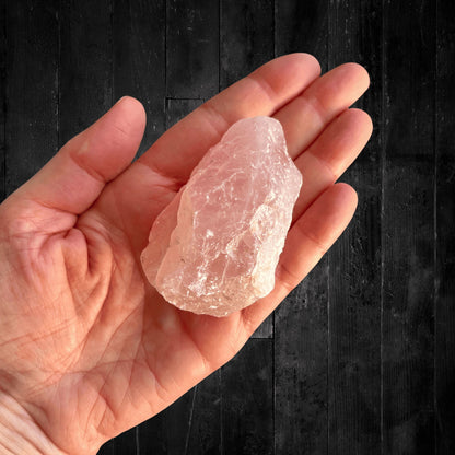 Rosa Rosenquarz Rohstücke aus Brasilien als Hochzeitsgeschenk oder Gastgeschenk | Happy Minerals