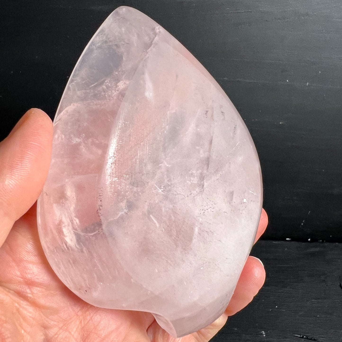 Rosenquarz Blattschale Unikat | Rückseite gewölbt | poliertes Rosa | natürliche Transparenz | Happy Minerals