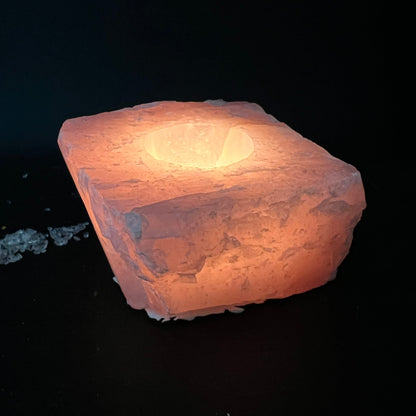 Rosenquarz | Kerzenhalter | warmes Ambiente | leuchtender Rohstein | Meditation | Happy Minerals
