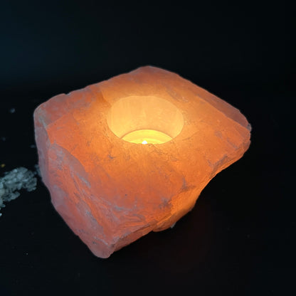 Rosenquarz | Teelichthalter | Dunkelaufnahme | leuchtend orange | Kerzenschein | Happy Minerals