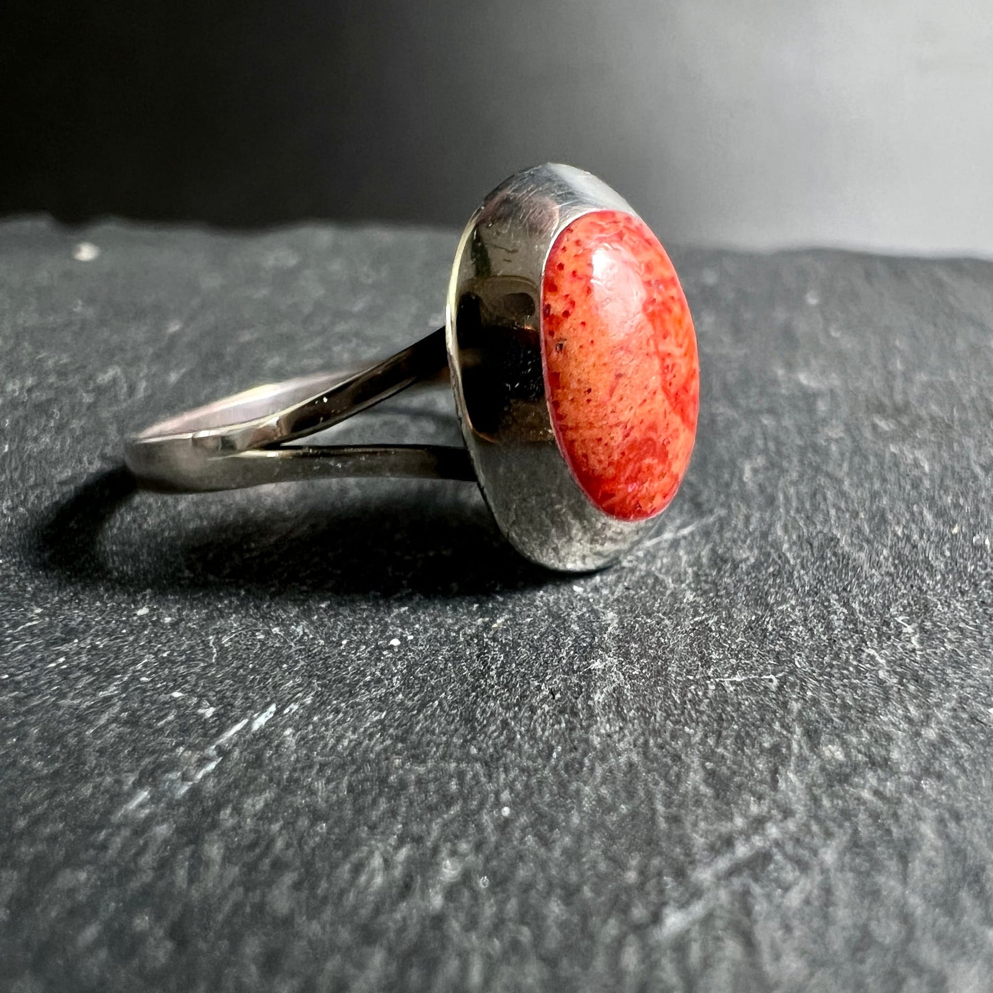 Roter Korallenring | Sterling Silber | ovale Cabochon | warme Rottöne | Indonesien | Unikat | Happy Minerals