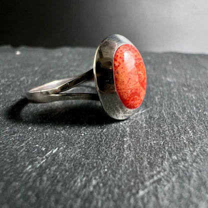 Roter Korallenring | Sterling Silber | ovale Cabochon | warme Rottöne | Indonesien | Unikat | Happy Minerals