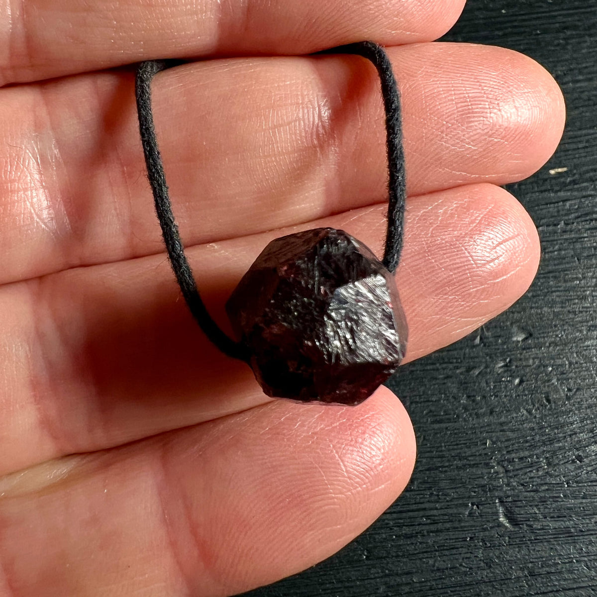 roter Granat, almandin aus Norwegen | Ansicht 6 | Happy Minerals