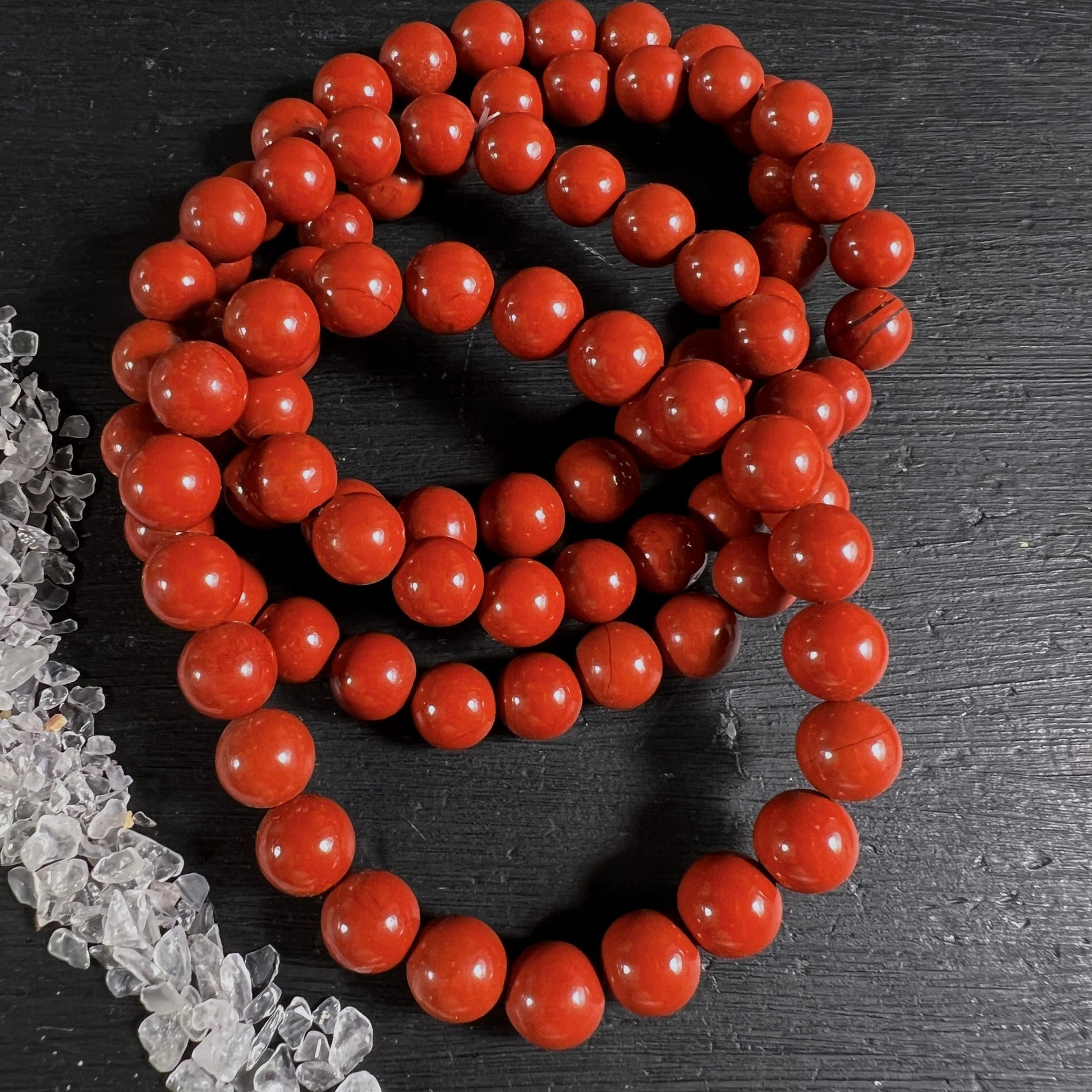Roter Jaspis Namibia | intensive Orangerot-Töne | polierte Kugeln in eleganter Spirale | Happy Minerals