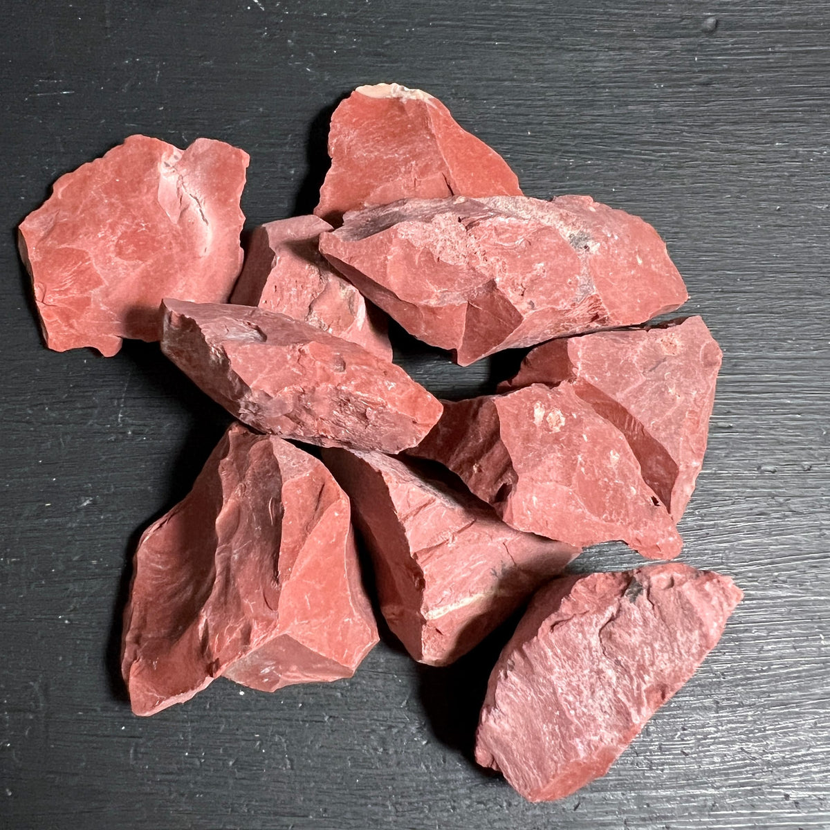 Roter Jaspis | Rohsteine | Namibia | Wasserstein | warme Rottöne | Variante 1 | Happy Minerals