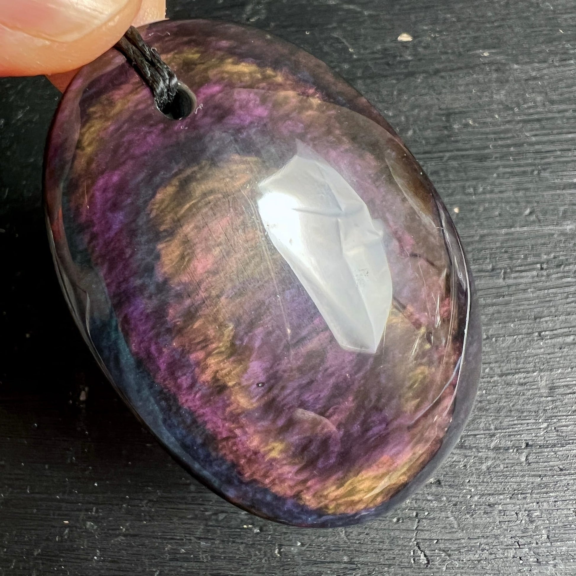 Samt Obsidian oval | Mexiko | violett-goldene Farbwellen | mystischer Perlglanz | zarter Lichtblitz | Happy Minerals