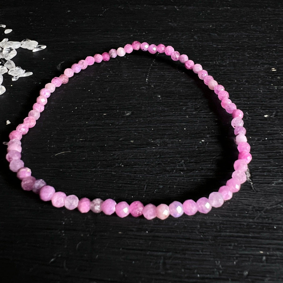 Rubin Armband | 3mm Perlen | zarte Rosatöne | Bergkristall Deko | Happy Minerals