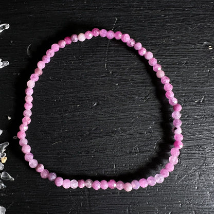 Rubin Armband | elastisch | facettiert | changierend pink | Happy Minerals Schmuck