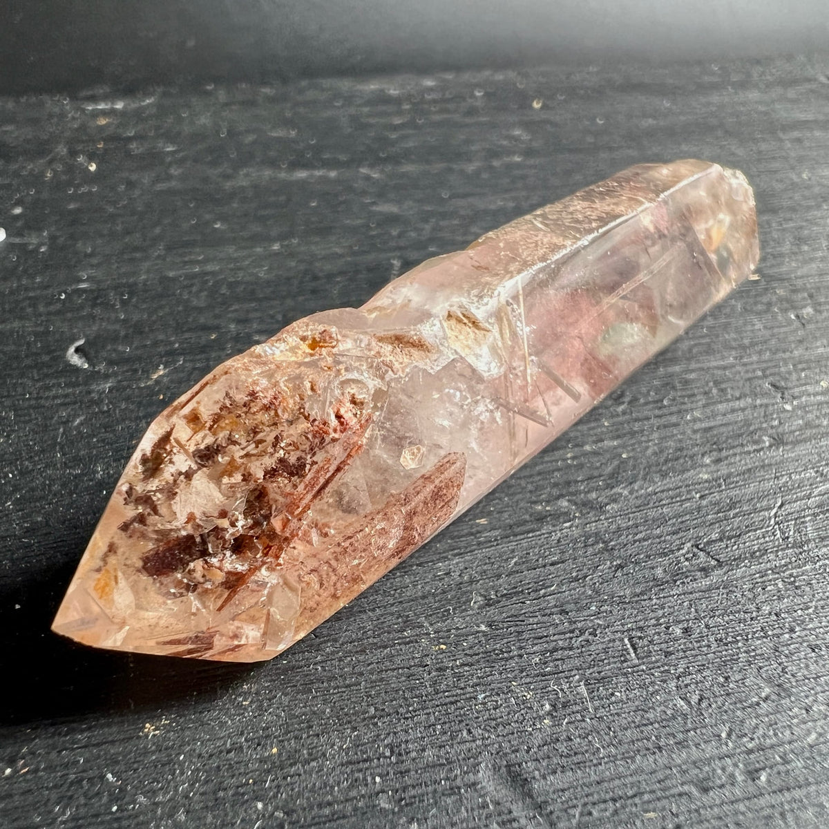 Rutilquarz Kristall | Nahaufnahme Spitze | rostbraune Nadeln | Madagaskar | Happy Minerals