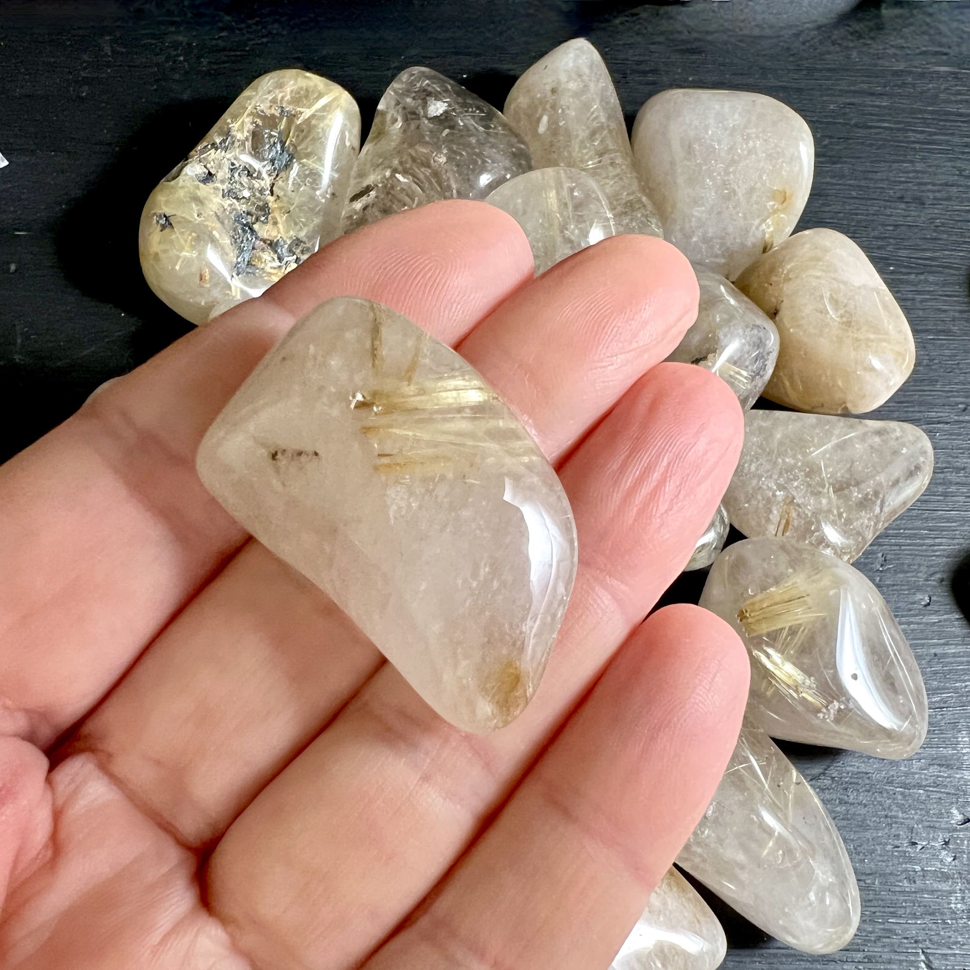Rutilquarz Handschmeichler, gross mit goldenem Faden | Happy Minerals
