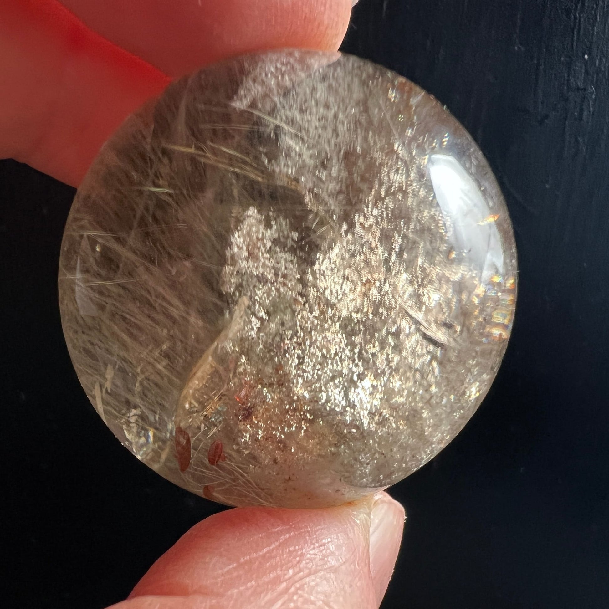 Rutilquarz | Scheibe | in Hand gehalten | schimmernde Struktur | Happy Minerals | Variante 7