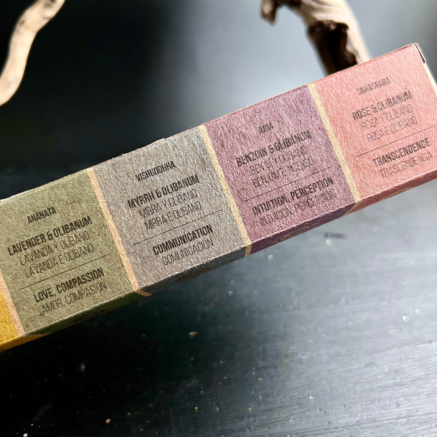 Seven Chakras Smudge Bombs Box Seite | Anahata Vishuddha Ajna Sahasrara | Lavendel Myrrhe | Happy Minerals