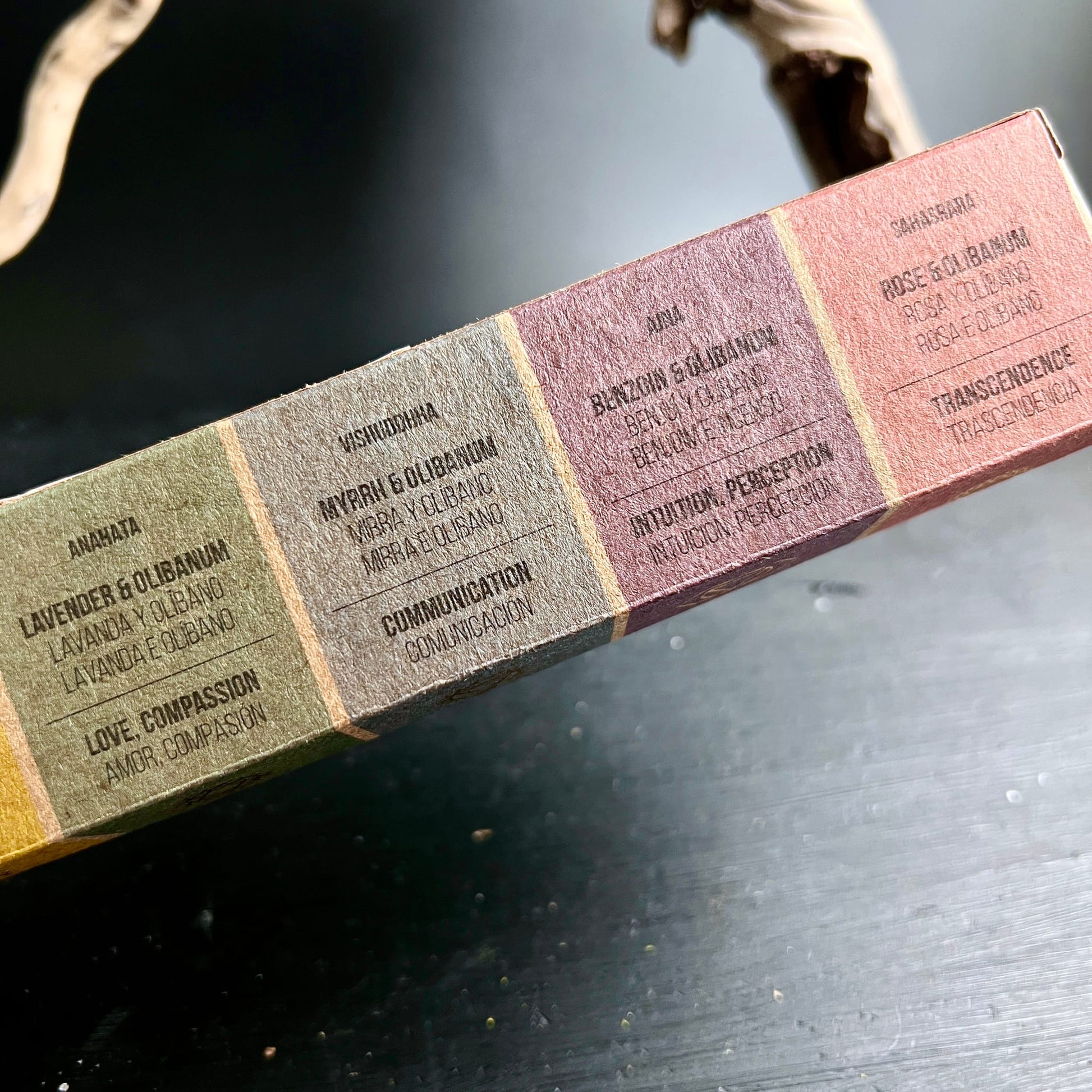 Seven Chakras Smudge Bombs Box Seite | Anahata Vishuddha Ajna Sahasrara | Lavendel Myrrhe | Happy Minerals
