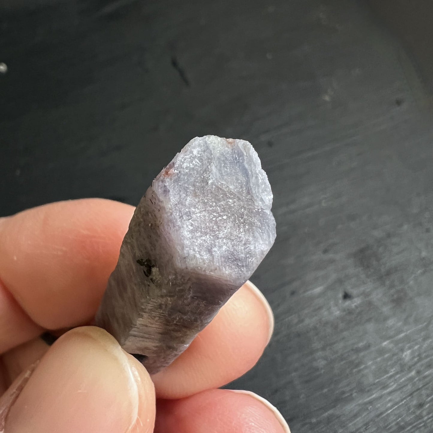 Saphir lila rosa Rohkristall naturbelassen Unikat