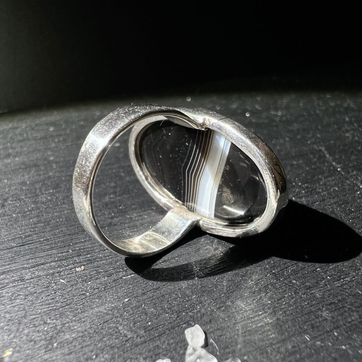 Sardonyx | Ring | Silberband | Profilansicht | elegante Fassung | Happy Minerals