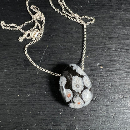 Schneeflockenobsidian | komplette Halskette | Karabinerverschluss | orange Farbtupfer | Happy Minerals