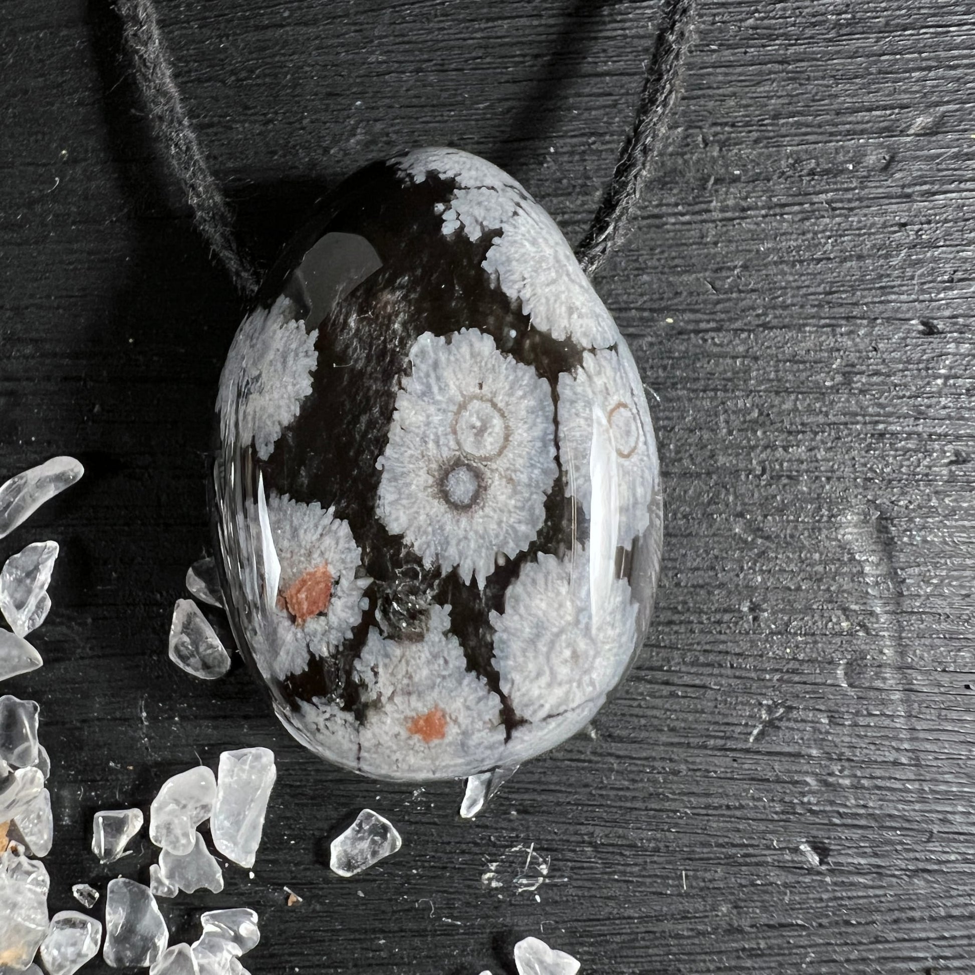 Schneeflockenobsidian | Anhänger | Tropfenform | mystische Muster | schwarz-weiß | Happy Minerals