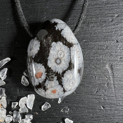 Schneeflockenobsidian | Anhänger | Tropfenform | mystische Muster | schwarz-weiß | Happy Minerals