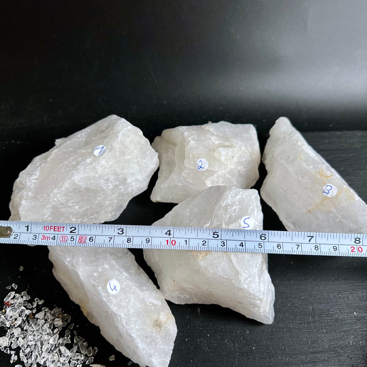 Schneequarz | Bergkristall | Rohsteine | mit Maßband | Größenvergleich | Madagaskar | Happy Minerals