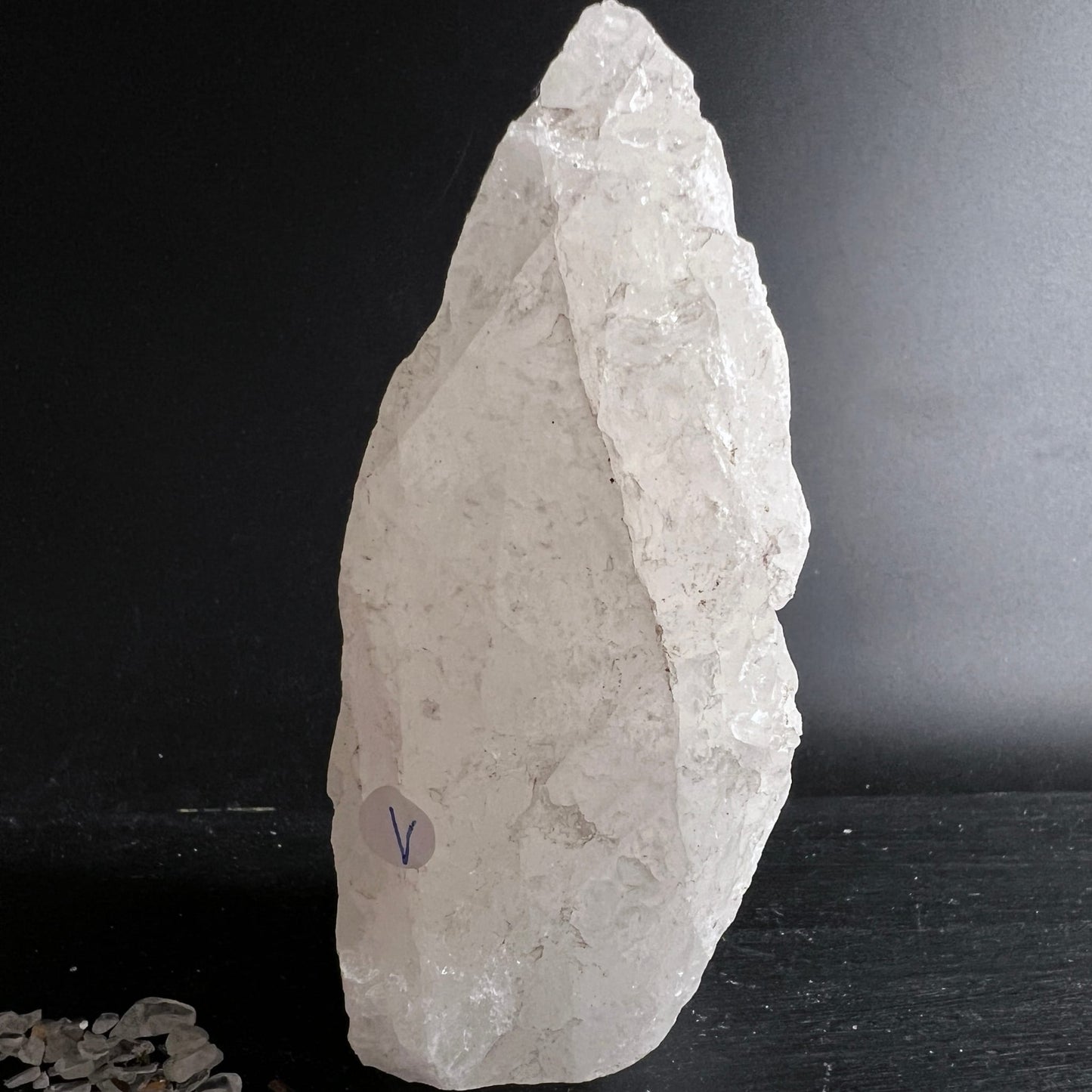 Markanter | Schneequarz | Bergkristall | Rohstein | mit facettierter Spitze | Madagaskar | Happy Minerals