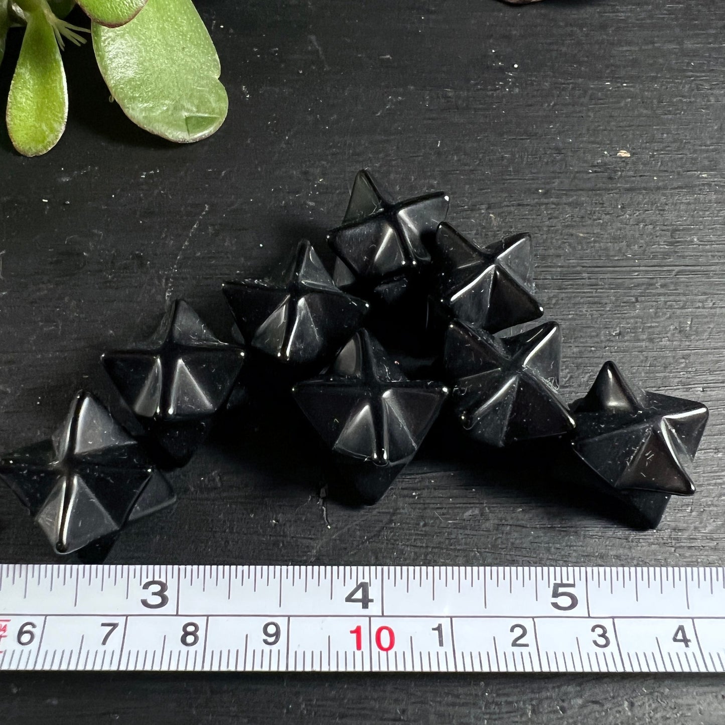 Schwarzer Obsidian Merkaba | Mexiko | Handschmeichler | Lineal Größenvergleich | Happy Minerals