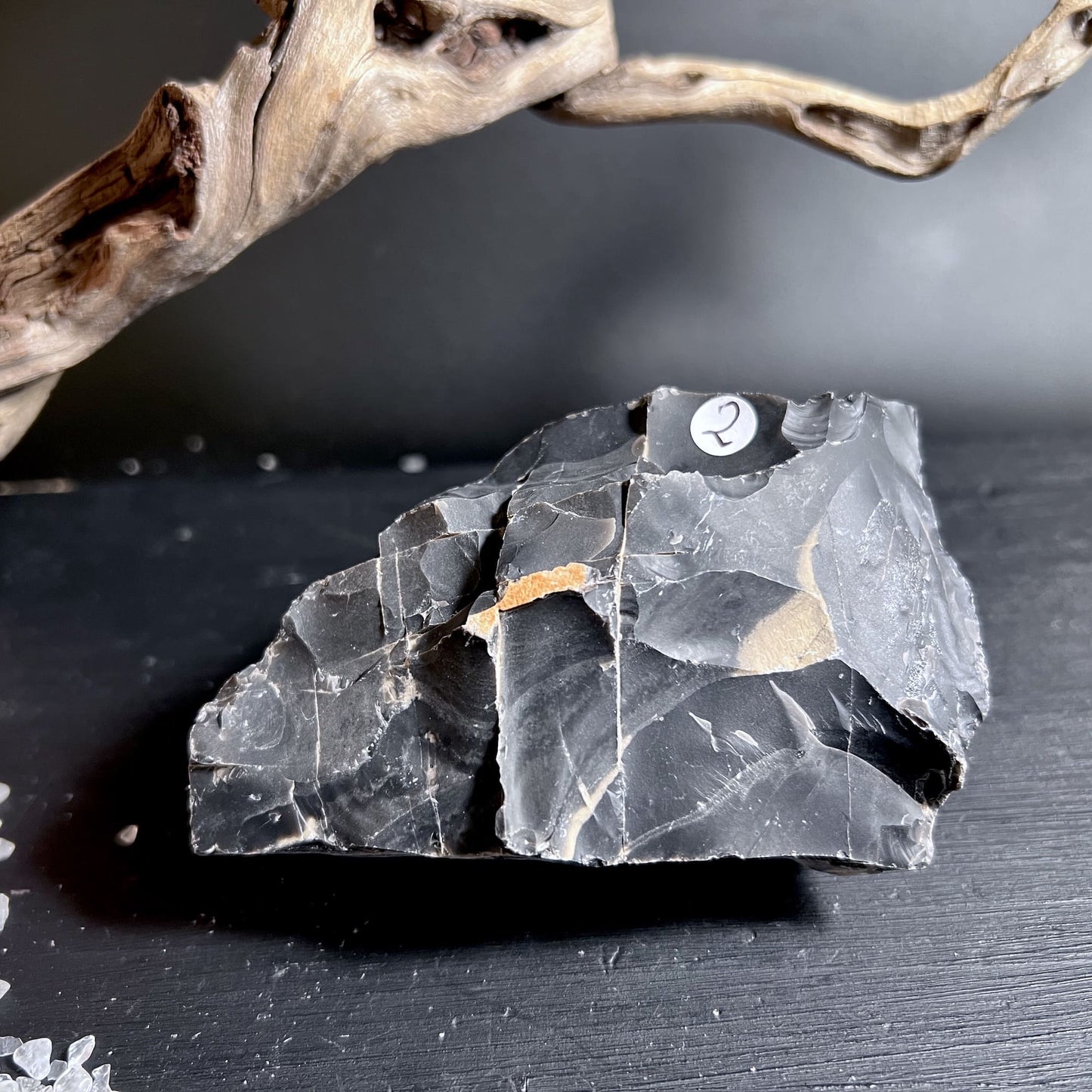 Schwarzer Onyx Rohstein, Nr. 2, Symbol für Erdung und Stärke | Happy Minerals