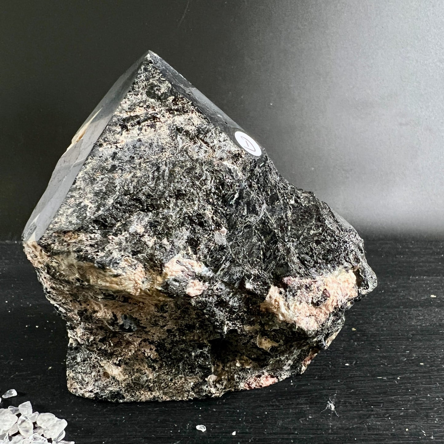 Schwarzer Turmalin aus Madagaskar | Ansicht 10 | Happy Minerals
