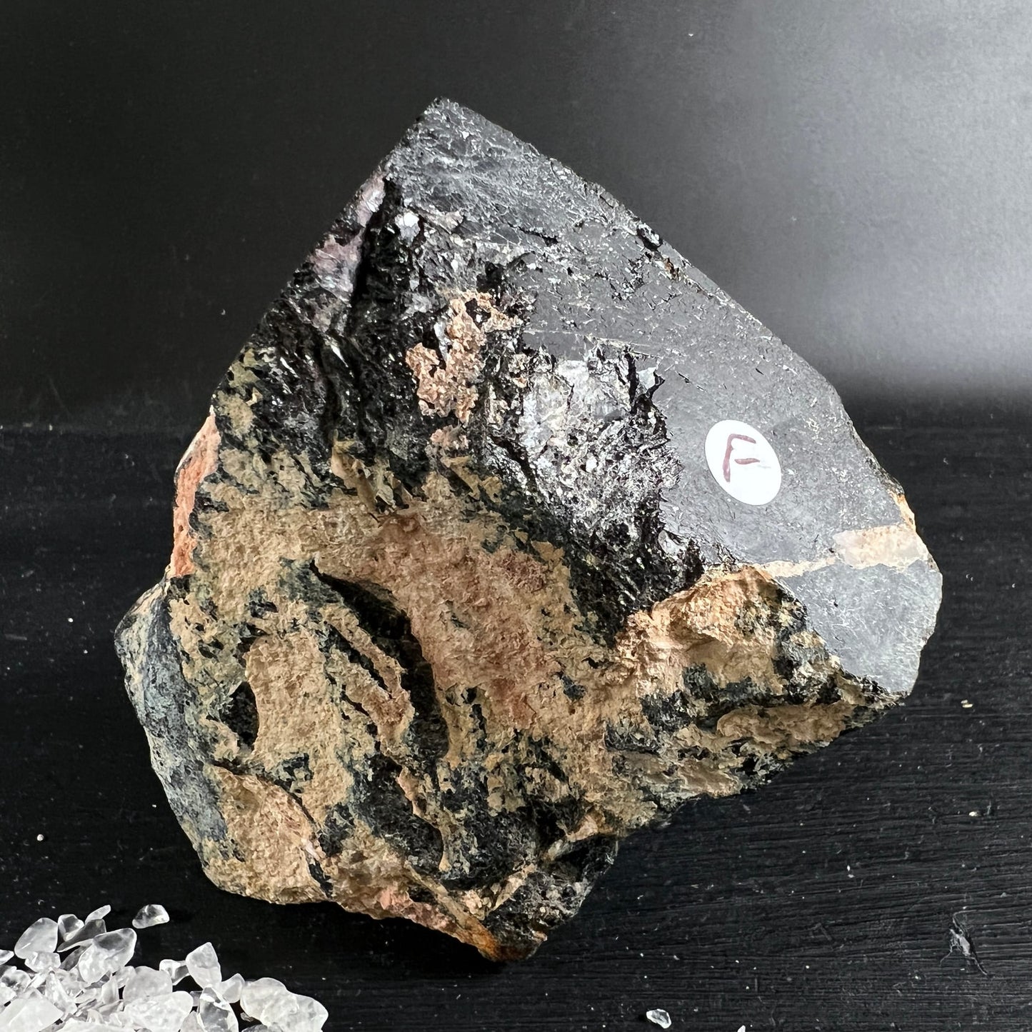 Schwarzer Turmalin aus Madagaskar | Ansicht 14 | Happy Minerals