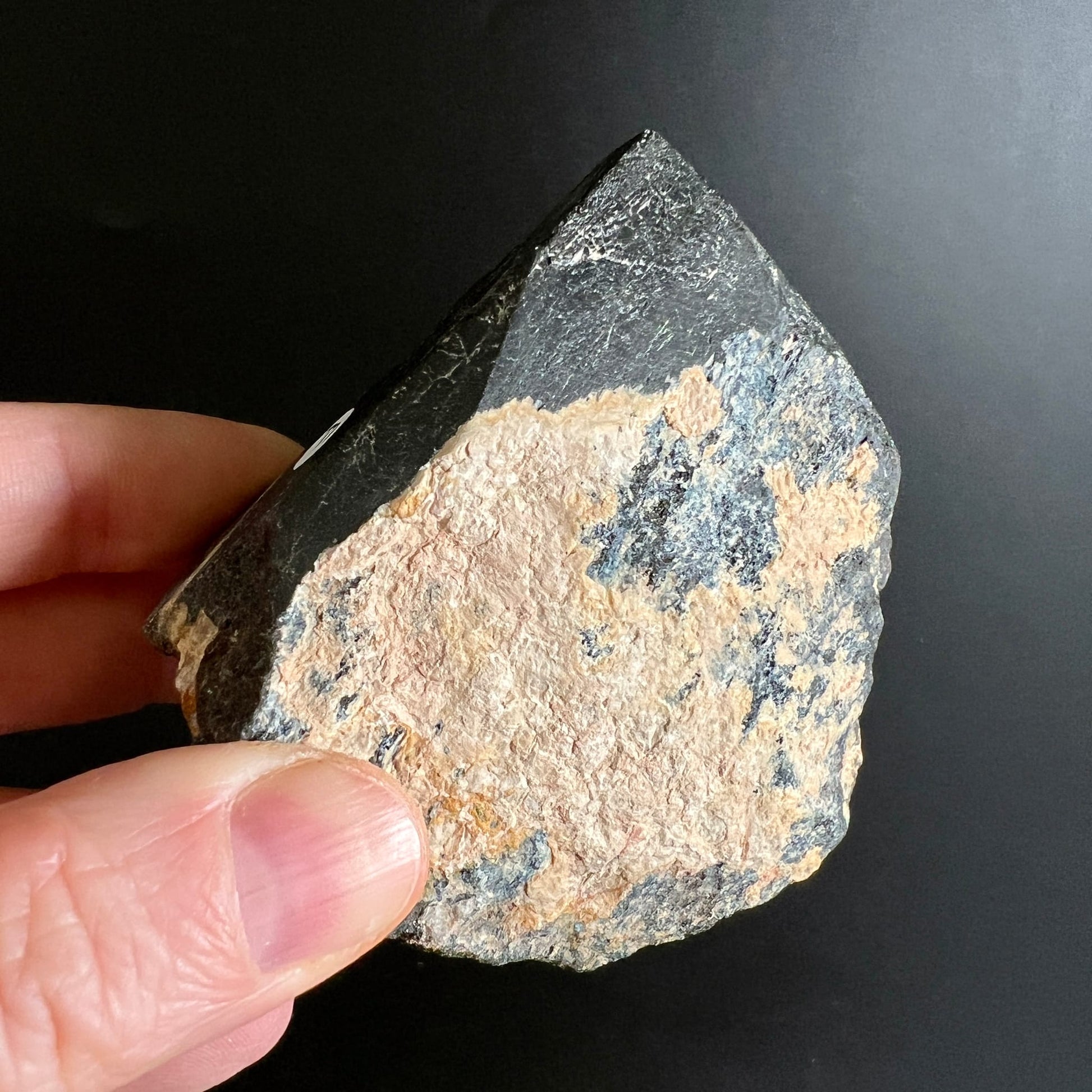 Schwarzer Turmalin aus Madagaskar | Ansicht 15 | Happy Minerals