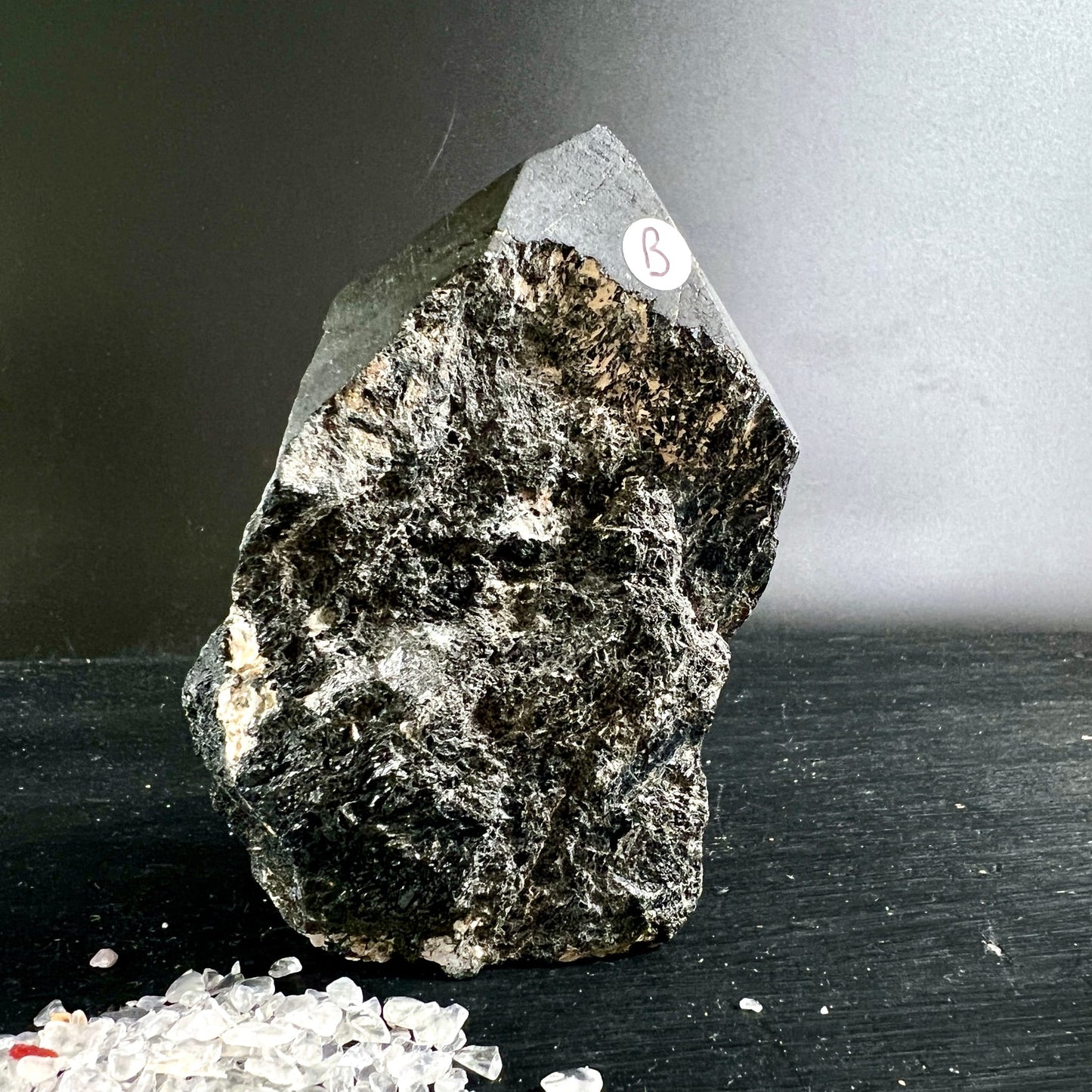 Schwarzer Turmalin aus Madagaskar | Ansicht 5 | Happy Minerals