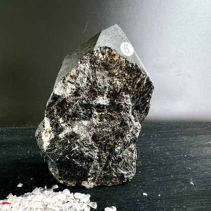 Schwarzer Turmalin aus Madagaskar | Ansicht 5 | Happy Minerals