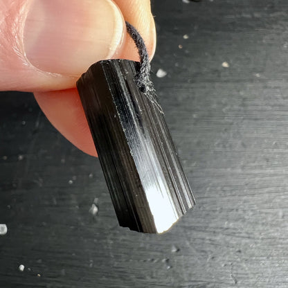 Schwarzer Turmalin Anhänger Schörl Rohkristall aus Brasilien