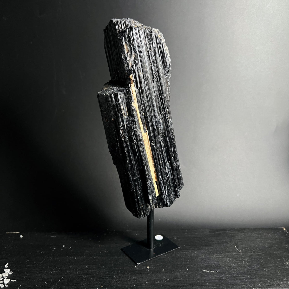 Schwarzer Turmalin | Variante C | Goldader | Faserstruktur | Brasilien | Happy Minerals