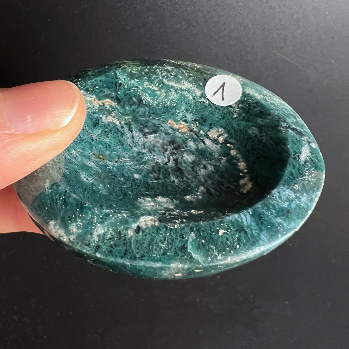 Sea Jasper Schale Variante 1 | türkis-grün | schimmernde Oberfläche | Handgröße | Madagaskar | Happy Minerals