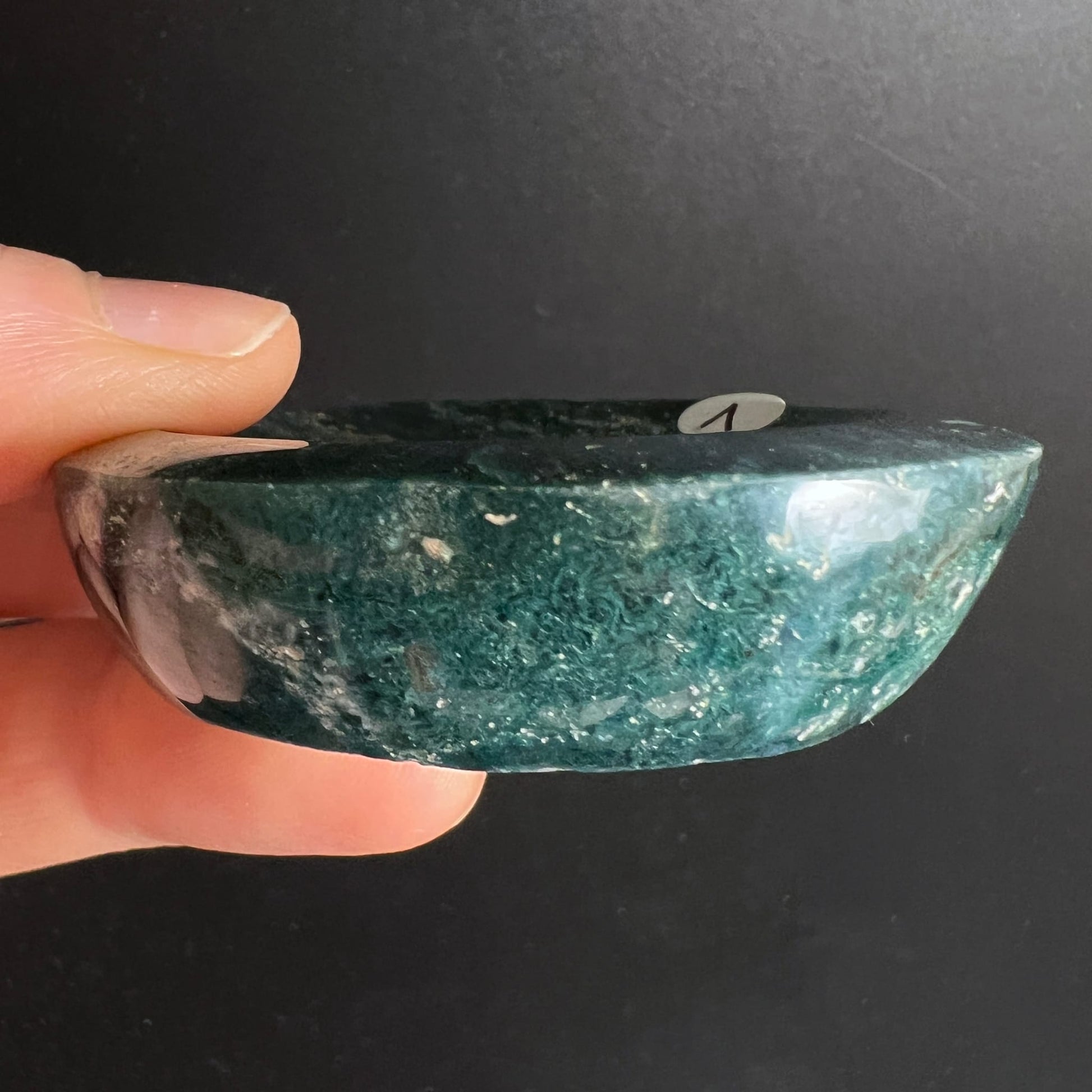 Sea Jasper Schale Variante 1 | Seitenansicht | türkis | polierter Rand | kompakte Form | Happy Minerals