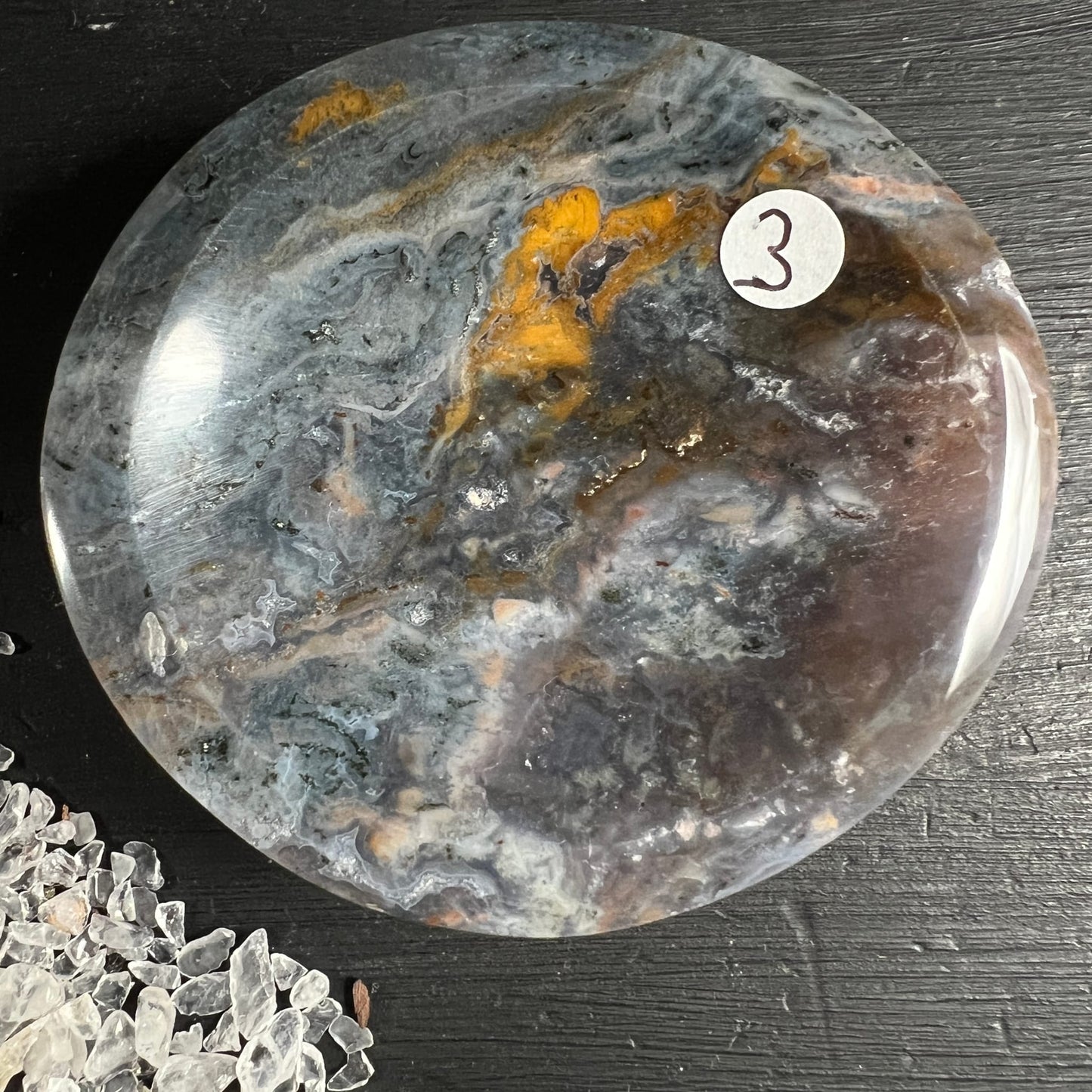 Sea Jasper Schale rund poliert, graue Wirbelmuster mit ockergelben und rostbraunen Einschluessen | Happy Minerals