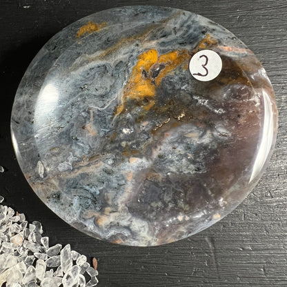 Sea Jasper Schale rund poliert, graue Wirbelmuster mit ockergelben und rostbraunen Einschluessen | Happy Minerals