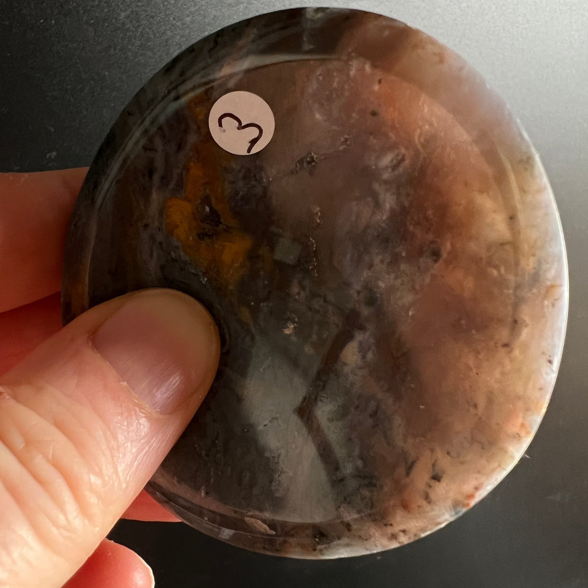 Sea Jasper Schale rund poliert, rotbraun-graue Marmorierung mit ockergelben Flecken | Happy Minerals