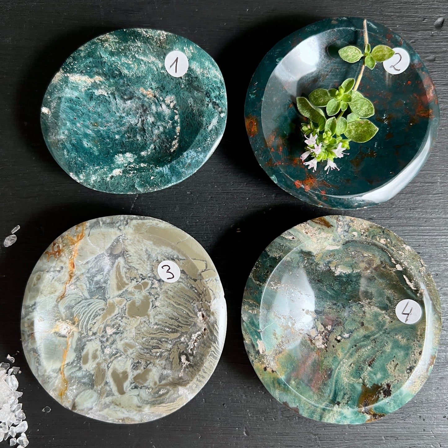 Sea Jasper Schalen 1-4 | türkis & grau & grün | Draufsicht alle Varianten | Madagaskar | Happy Minerals