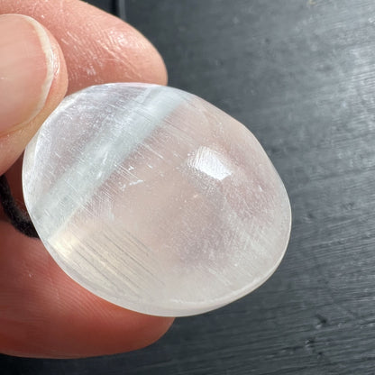 Selenit Anhaenger Lifestyle Meditation Klarheit