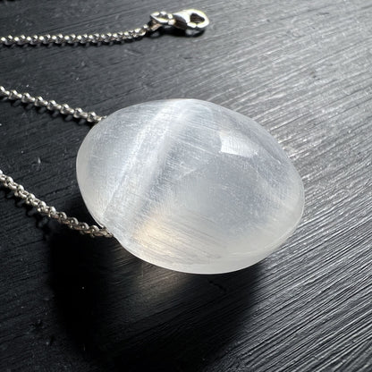 Selenit Polygon Form handgeschliffen organisch