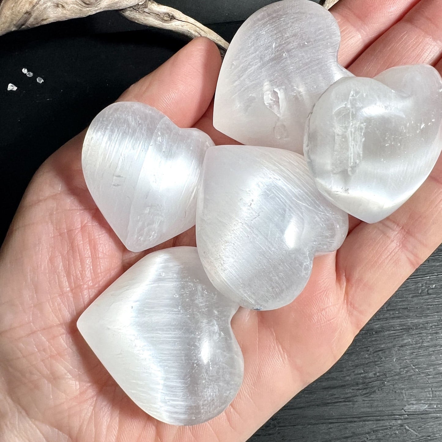 Selenit Satin Spar Herz mit Chatoyanz Effekt