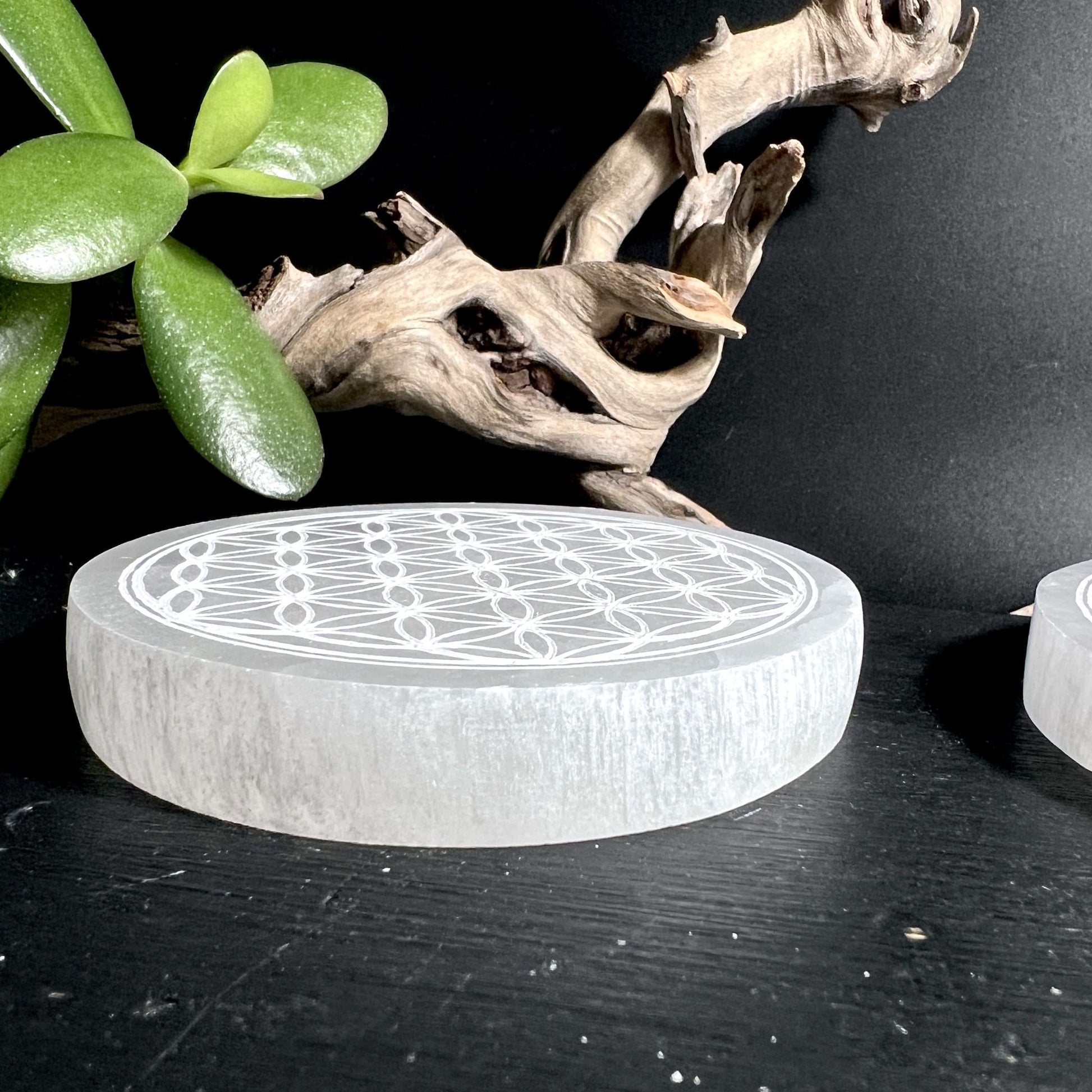 Selenitplatte Seitenansicht 2cm Dicke mit seidig schimmernder Oberfläche Marokko