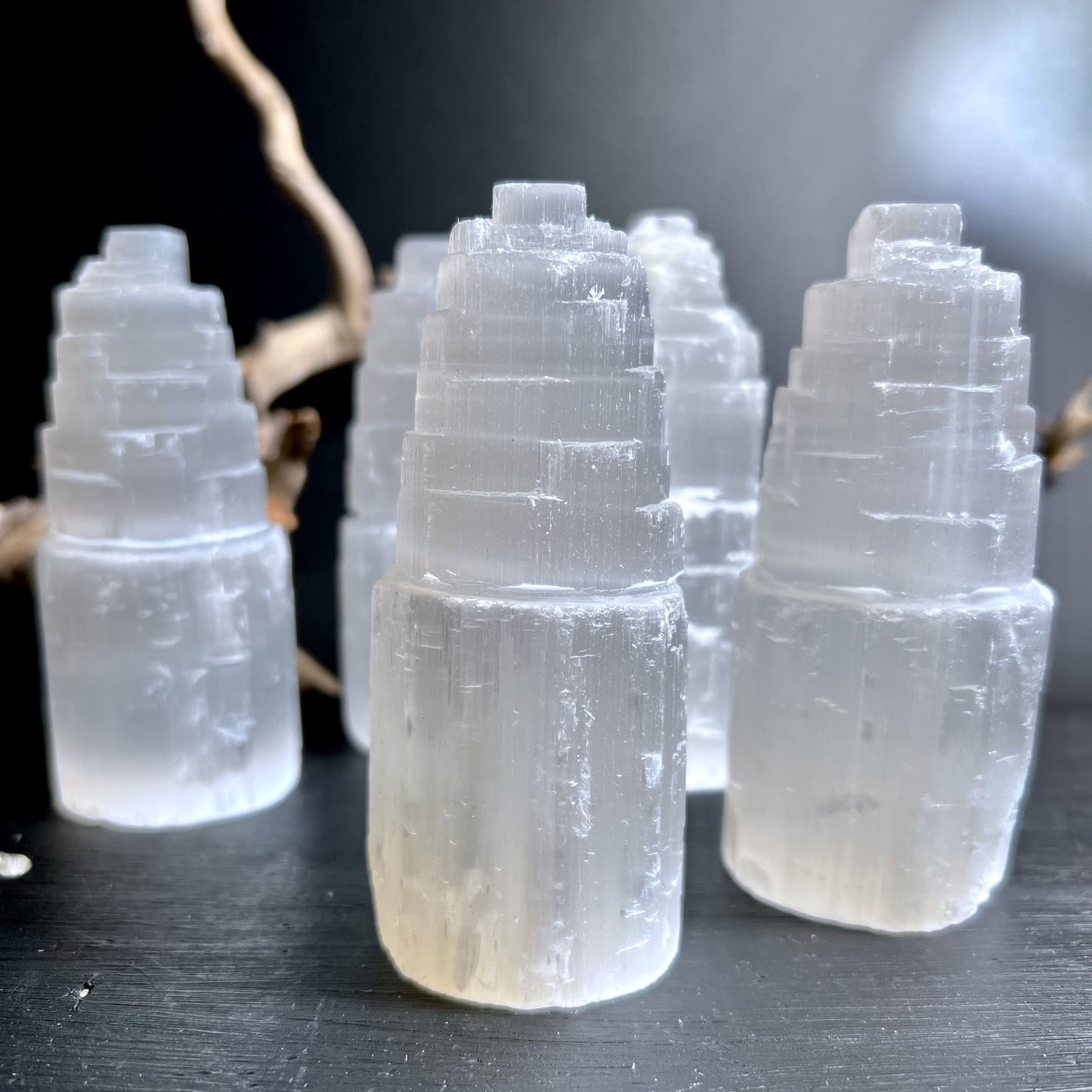 Selenitturm Gruppe mehrere Türme seidig weiß glänzend natürliche Stufen Marokko